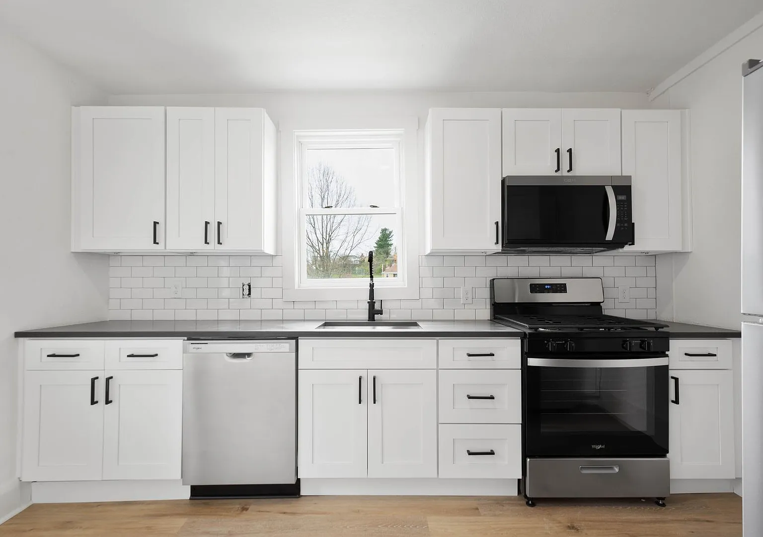 Available Early September!! Highly Desirable & Spacious 2-Bedroom End Unit In Dormont! — Photo 2