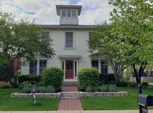 40W066 Carl Sandburg Rd, Saint Charles, IL 60175