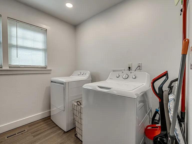 1111 W Comanche St — Photo 42