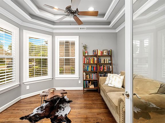 4th image of 1631 Du Barry Ln
