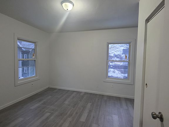 2nd image of 230 Lloyd St #2