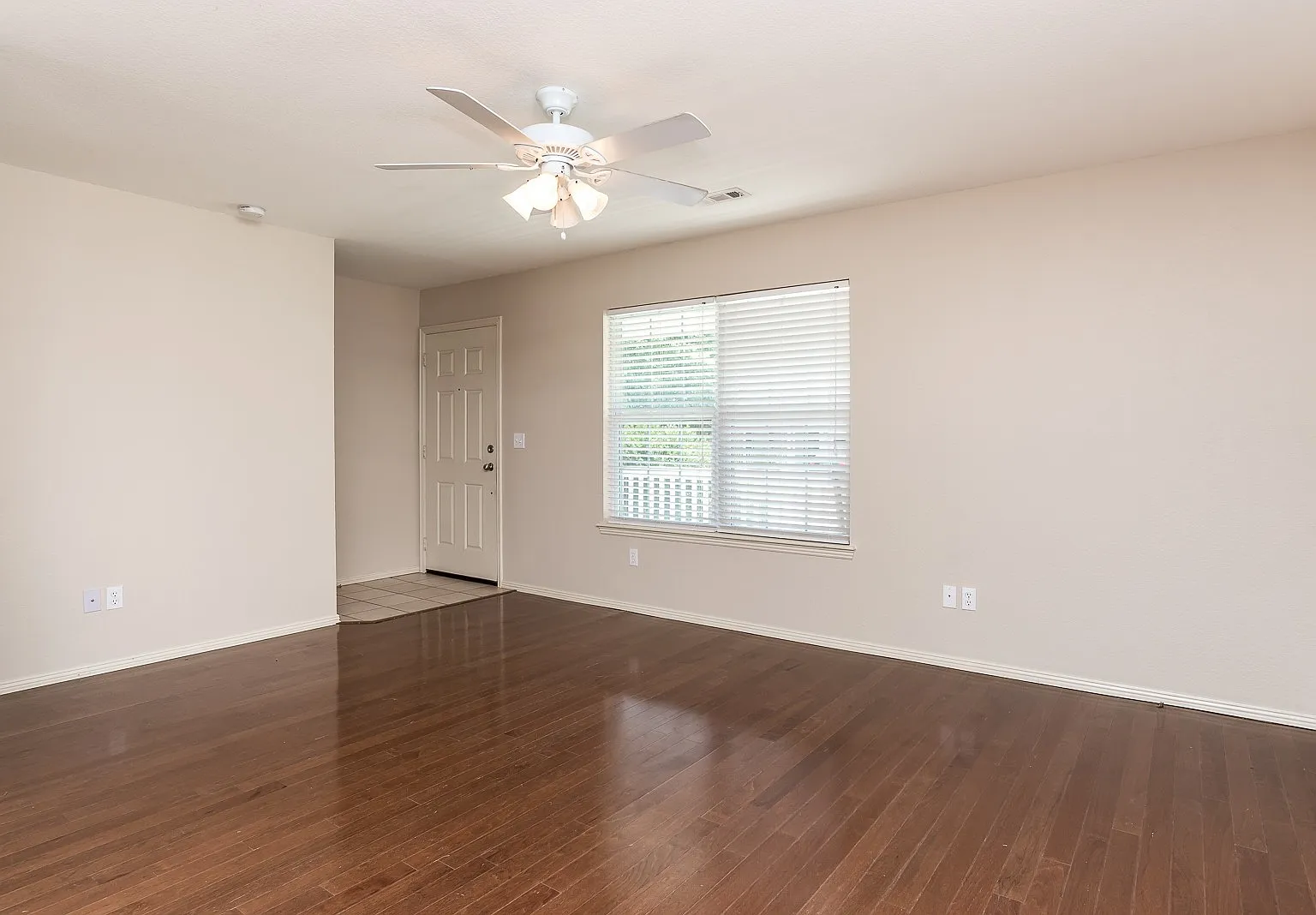 *Move In Special!! First Full Moths Rent Free!* — Photo 4