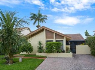 8431 SW 41st St, Davie, FL 33328