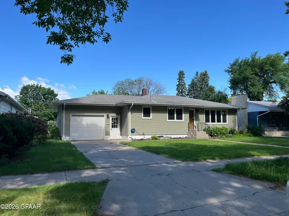 1434 S 17th St, Grand Forks, ND 58201