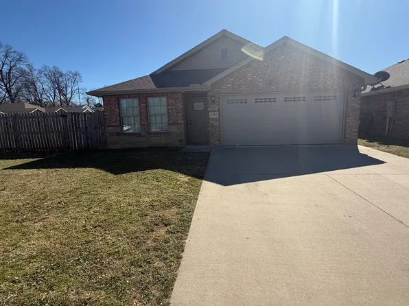 1012 E Olrich St, Rogers, AR 72756