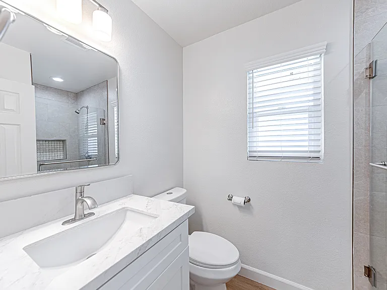 2400 W Commonwealth Ave #C — Photo 21