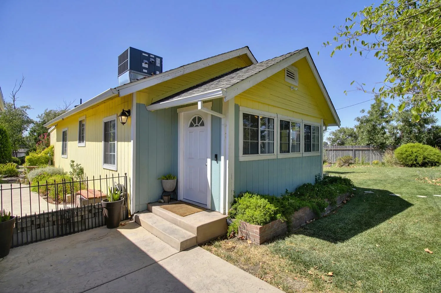 3990 Jefferson Blvd photo 1