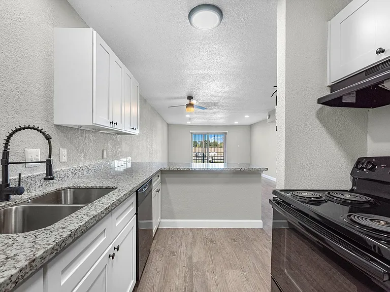 The Citadel at Med Center Houston Apartments — Photo 7