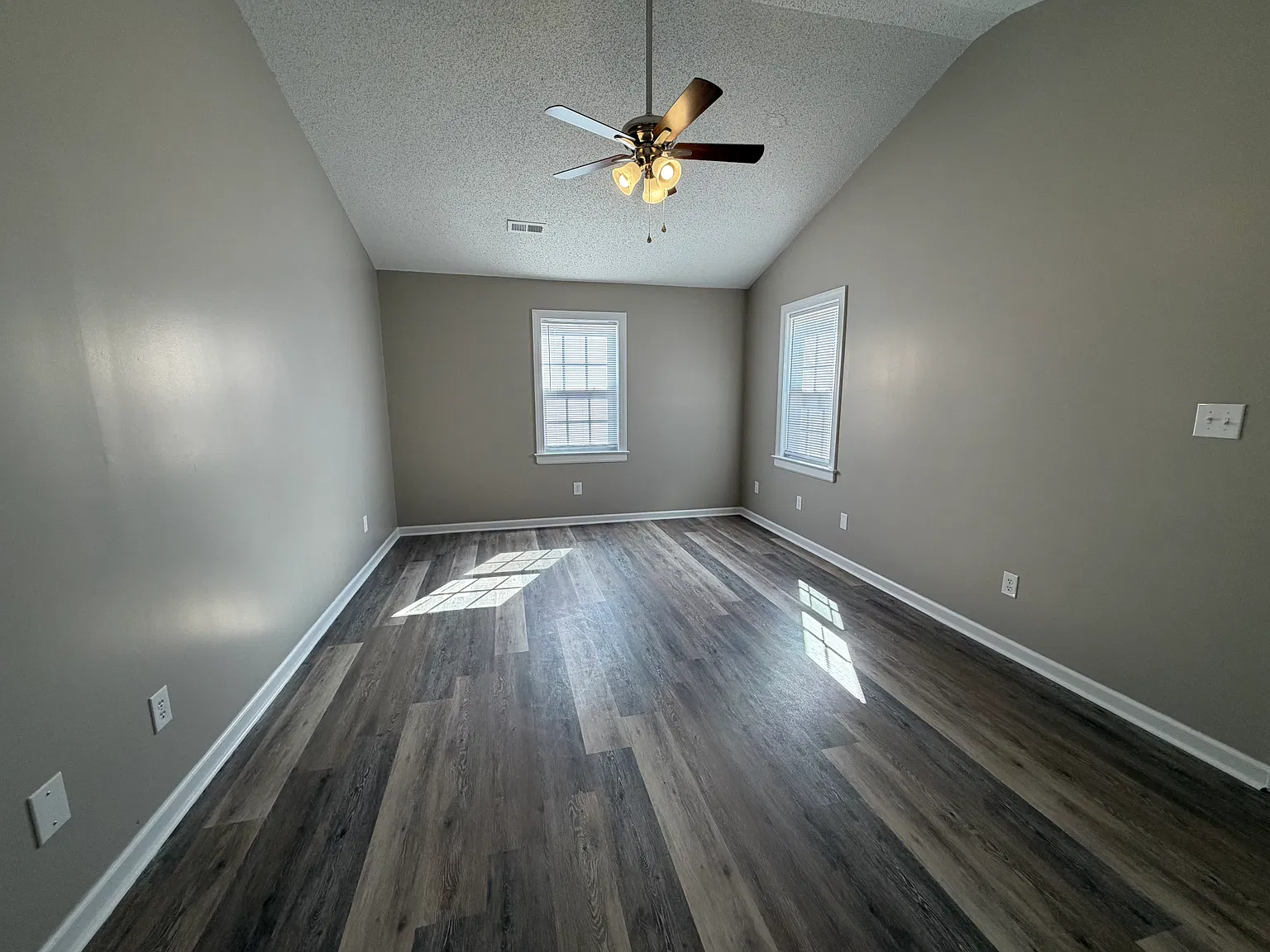 2502 Marybeth Ct N — Photo 3