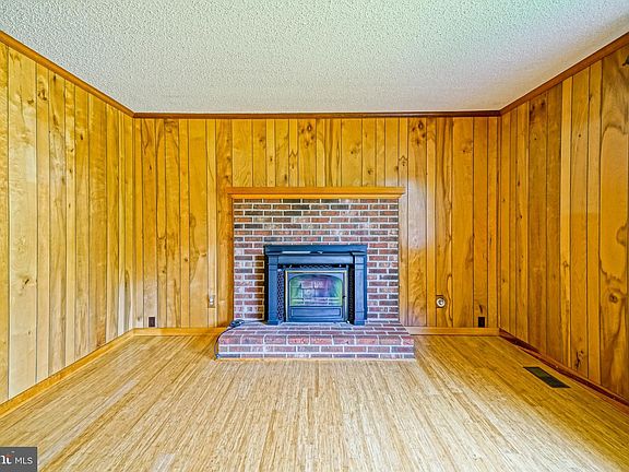 5th image of 30928 Buttonwood Dr