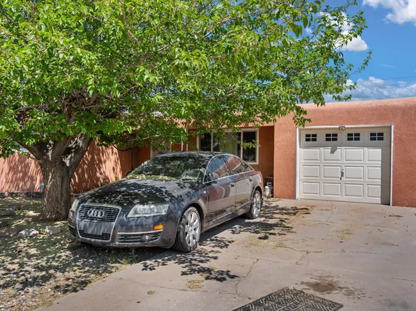 820 Loma Hermosa Dr NW, Albuquerque, NM 87105