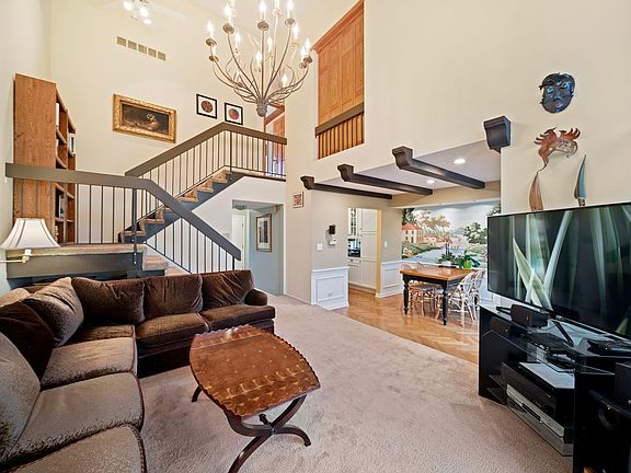 4th image of 18 Constitution Ct #18