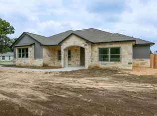 490 N Star Dr, Bandera, TX 78003