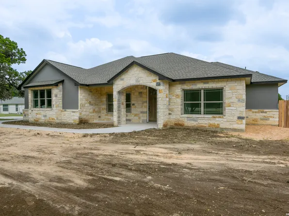 490 North Star Dr, Bandera, TX 78003