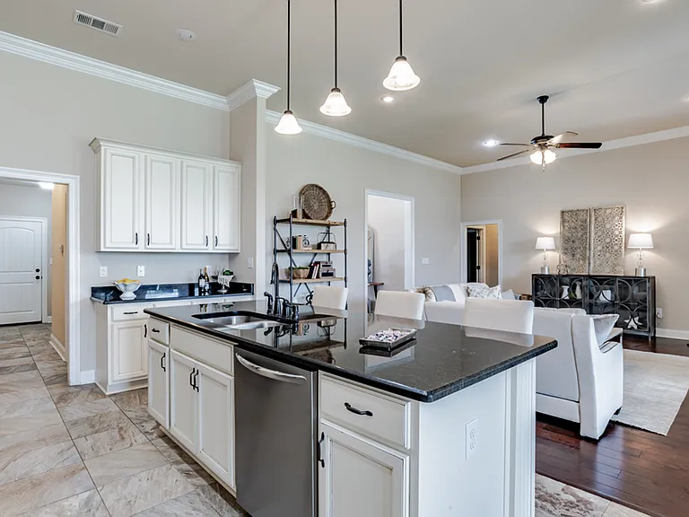 523 Kensley Ave — Photo 15