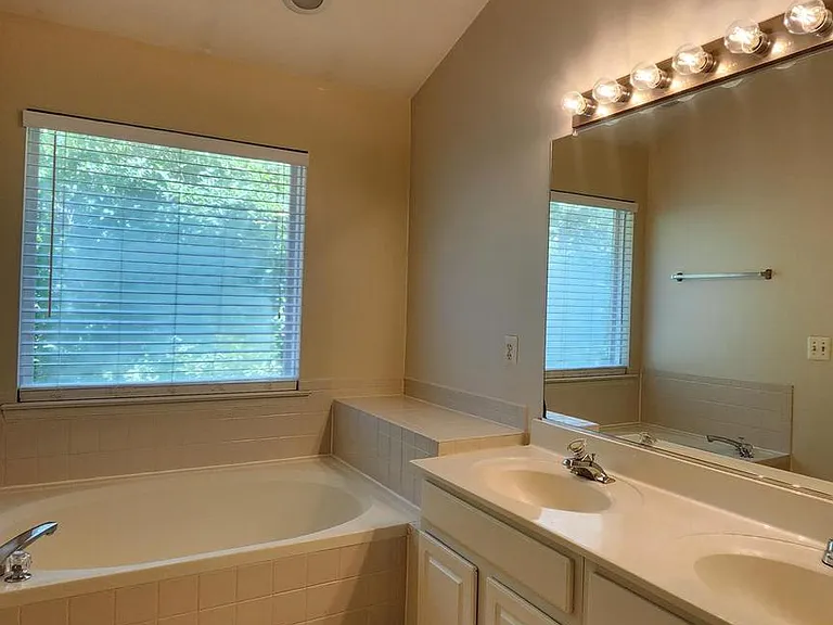 7719 Sullivan Cir — Photo 18