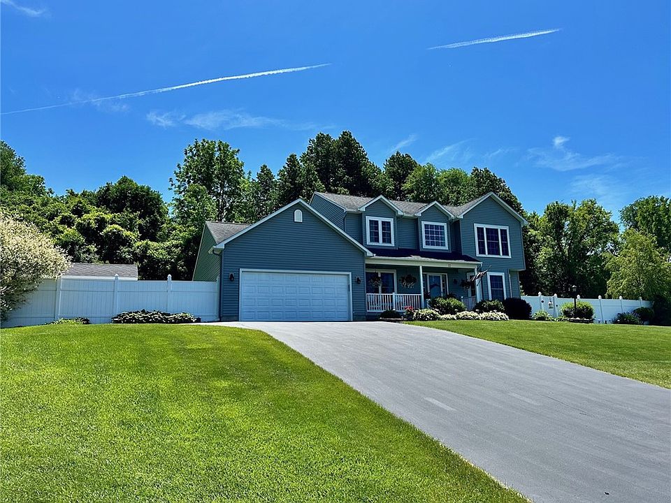 1st image of 10 Rosewood Dr