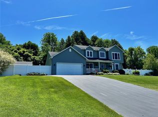 10 Rosewood Dr, Auburn, NY 13021