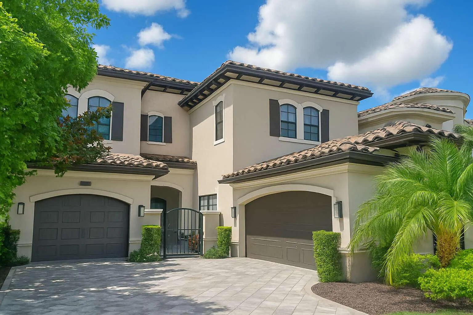 5 bed, 7.5 bath, 5188 sqft, $9,400 — Photo 1