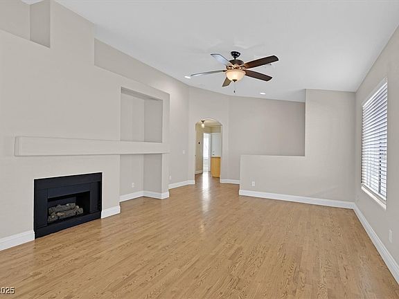 5th image of 456 Waterbrook Dr