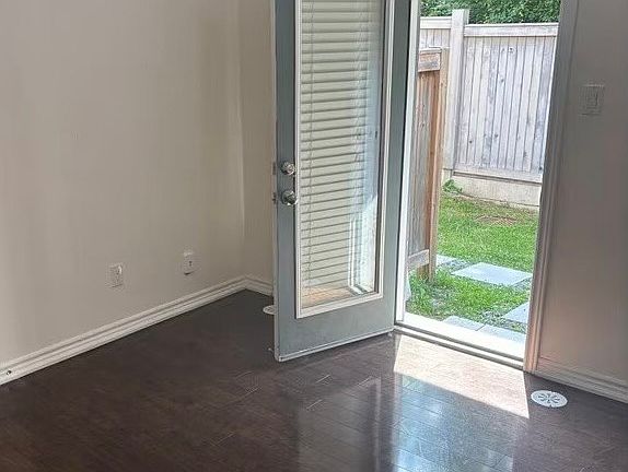 5th image of 15 Abercove Close