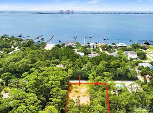 3026 Laurel Dr, Gulf Breeze, FL 32563