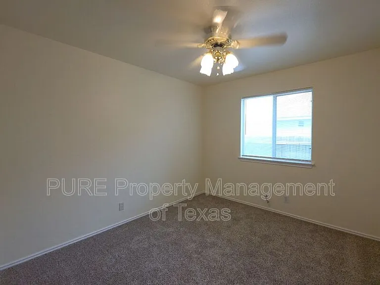 609 Losoya Ct — Photo 25