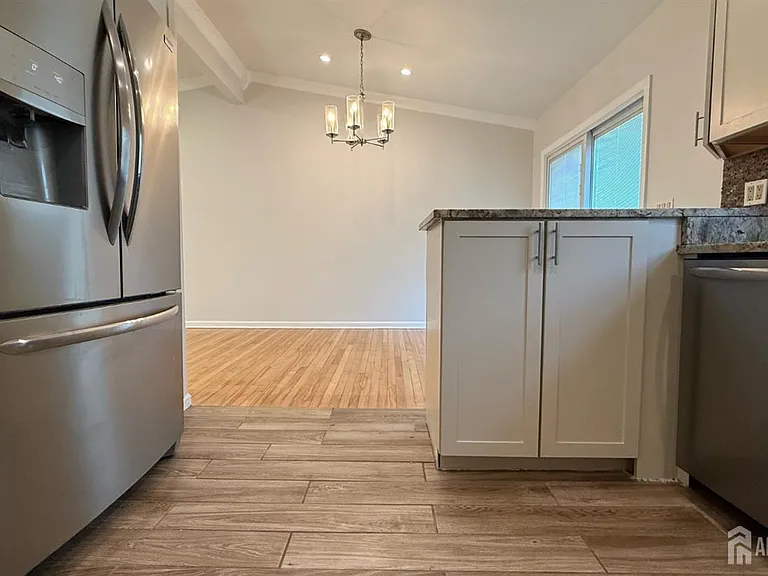 56 Grace Dr — Photo 10