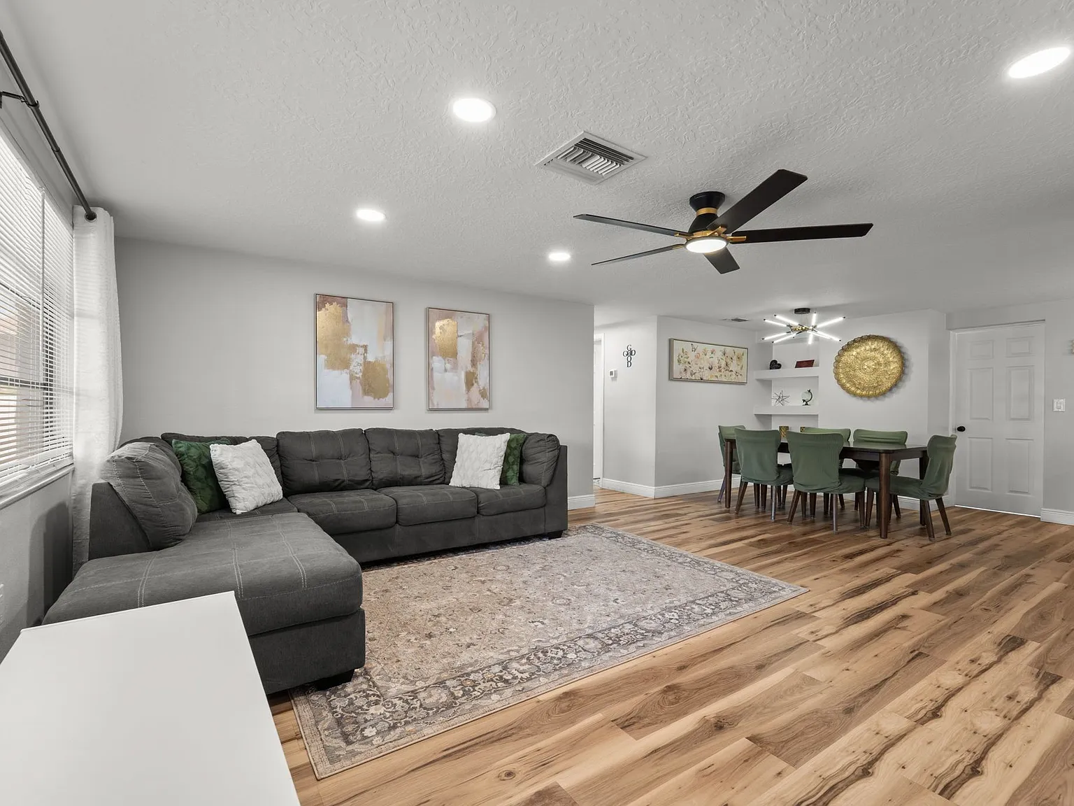 3 bed, 2.0 bath, 1210 sqft, $1,895 — Photo 3