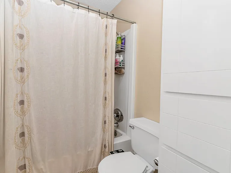 1401 N Nolan River Rd #B — Photo 9