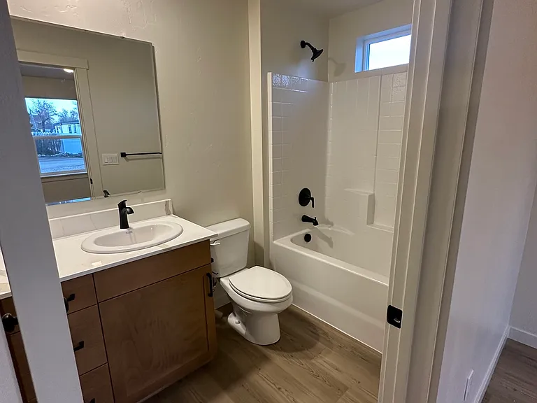 108 C Ave #10 — Photo 6