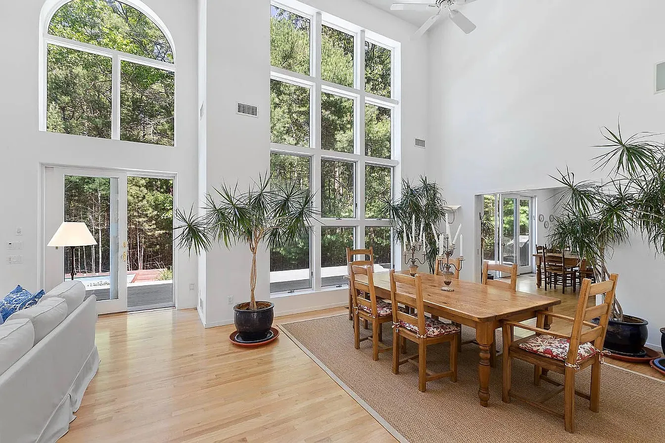 Tennis and Privacy in East Hampton — Photo 1