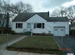 312 Brookside Ct, Copiague, NY 11726