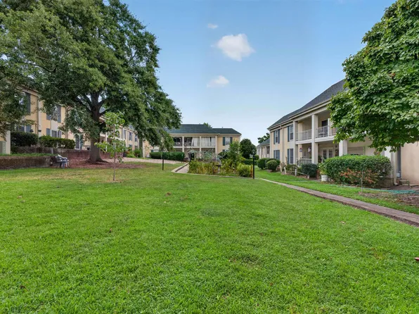 3600 Chateau Dr #K-142, Columbia, SC 29204