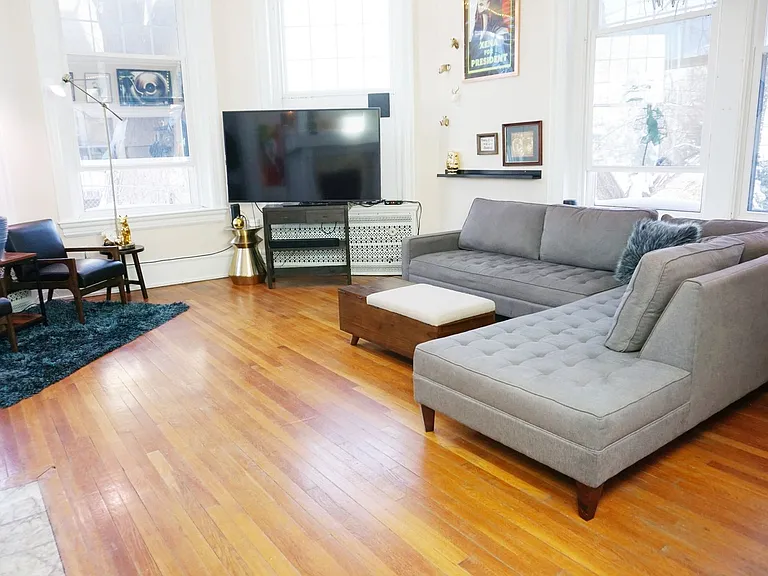 Castle Court Apartments - Midtown — Photo 37