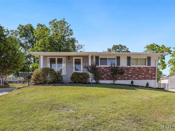 200 Rouen Dr, Saint Louis, MO 63129