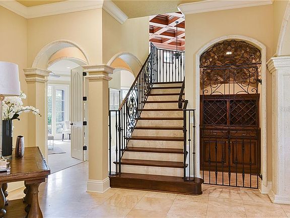 4th image of 1405 Chapman Cir