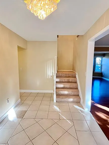 2852 Mayfair Dr — Photo 3