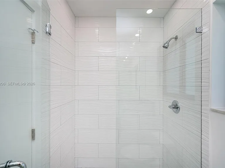 1621 S Treasure Dr — Photo 26