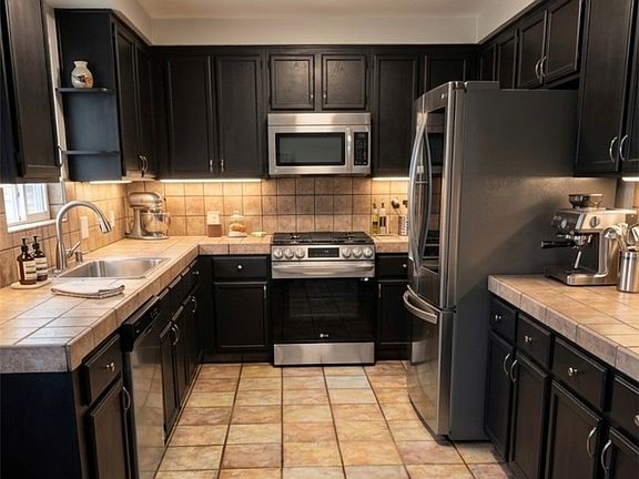3rd image of 4812 Linkwood Dr