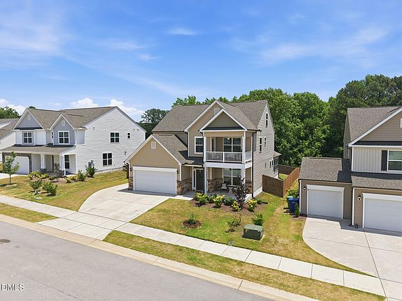 3rd image of 524 Glenwyck Ct