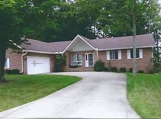 2033 Overcrest St, Alliance, OH
