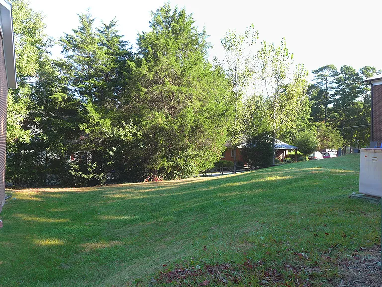 400 Davie Rd #8 — Photo 13