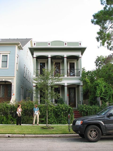 1st image of 626 E 12th 1/2 St