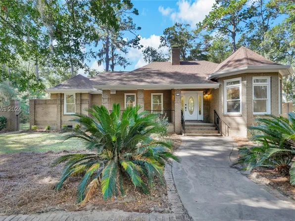 10 Dolphin Point Dr, Beaufort, SC 29907