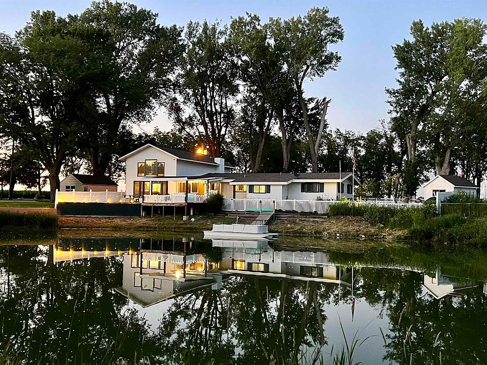 1st image of 13 El Charman Lake Pl