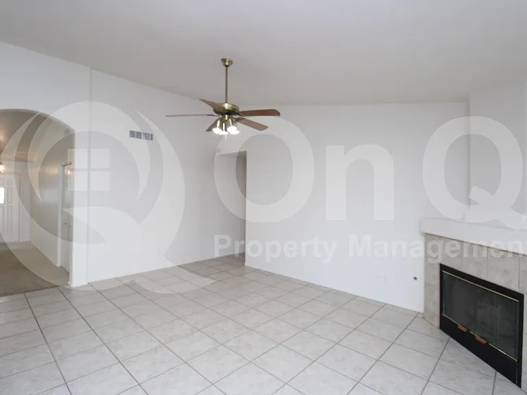 4522 E Muriel Dr — Photo 5