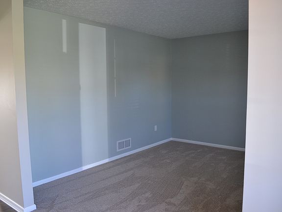 3rd image of 425 Seranade St