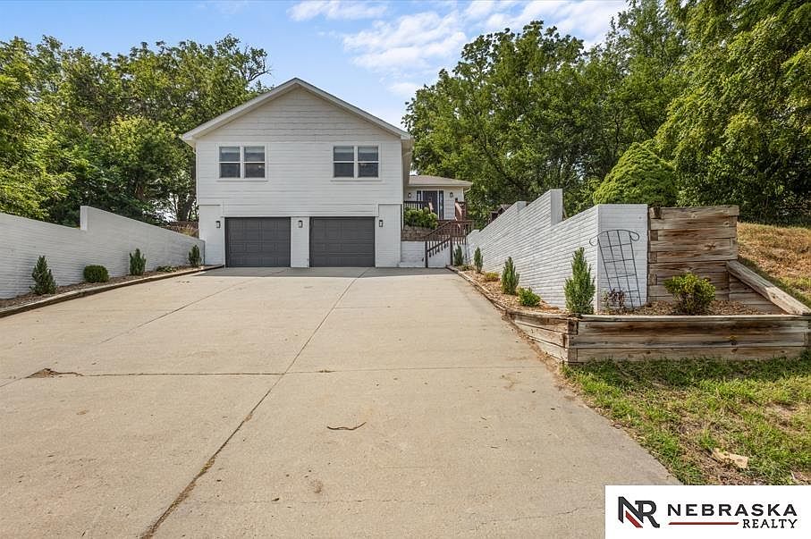 1st image of 1047 Beaver Lake Blvd