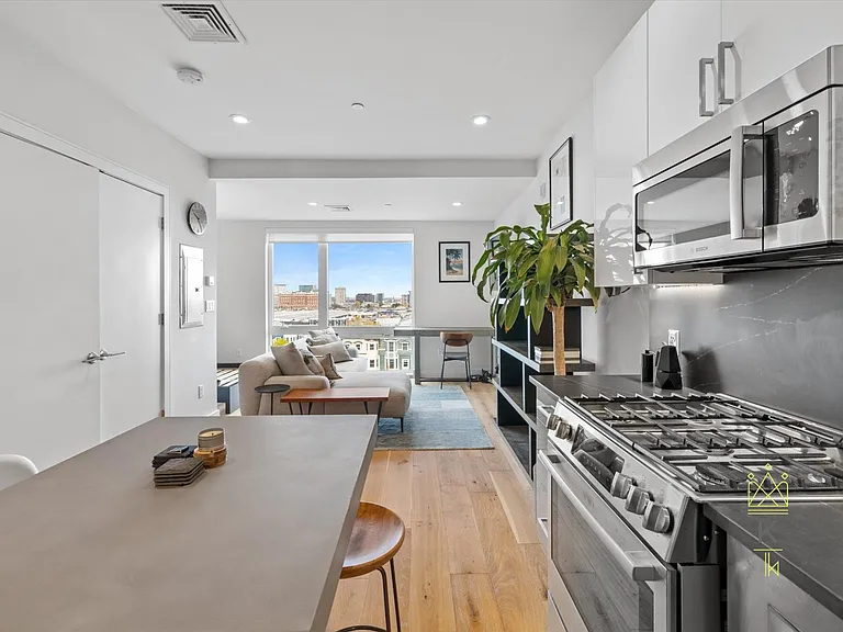 420 W Broadway #503 — Photo 1